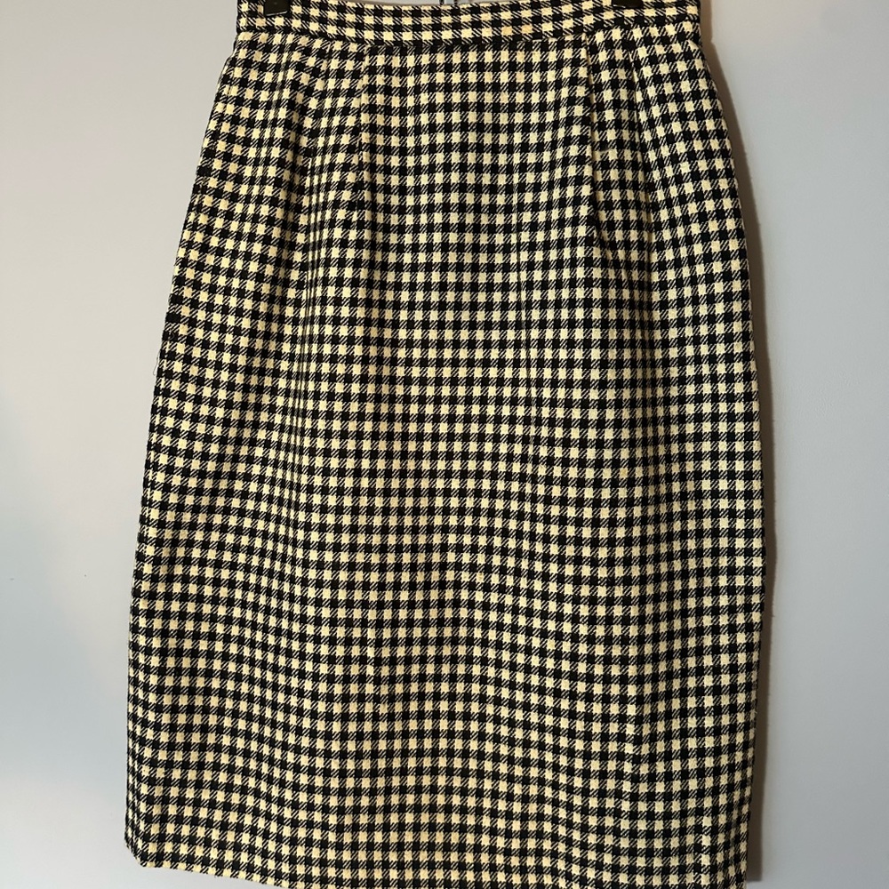 Classic Checkered Fitted Skirt